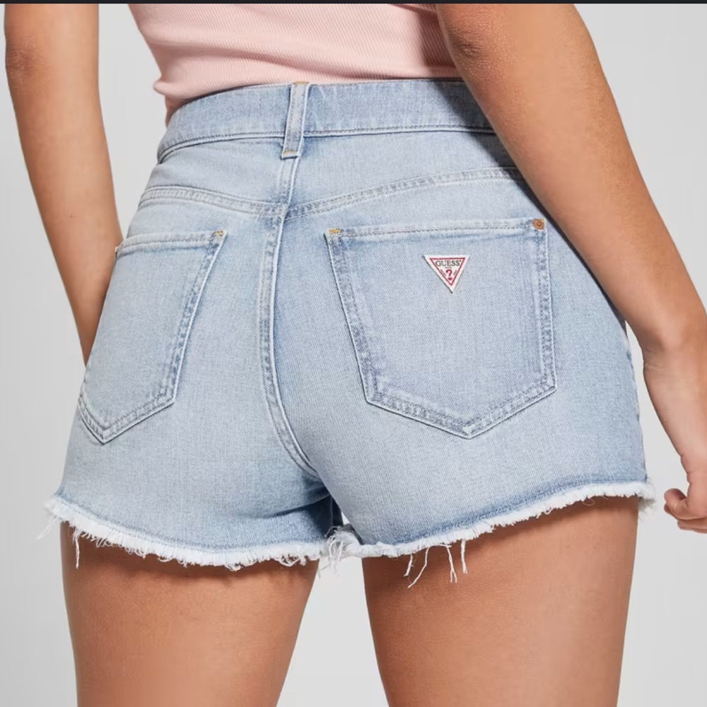 👖 GUESS Light Wash Distressed Denim Shorts – Waist 27” Ready to Ship✅